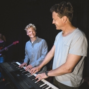 Elev och lärare på piano