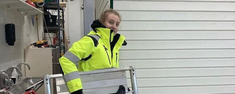 Vilma berättar om hur det är att plugga till snickare - Praktiska Gymnasiet Skellefteå